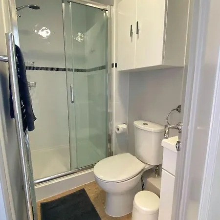 Beautiful Large 4 Bedroom House - 5 Minute Walk To The Best Beach! - Great Location - Garden - Parking - Fast Wifi - Smart Tv - Newly Decorated - Sleeps Up To 10! Close To Bournemouth & Poole & Sandbanks Exterior foto