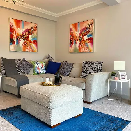 Beautiful Large 4 Bedroom House - 5 Minute Walk To The Best Beach! - Great Location - Garden - Parking - Fast Wifi - Smart Tv - Newly Decorated - Sleeps Up To 10! Close To Bournemouth & Poole & Sandbanks Exterior foto