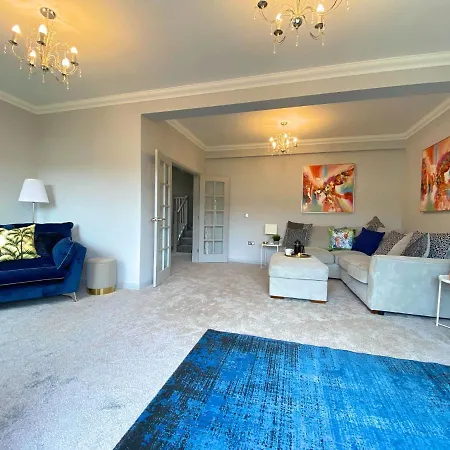Beautiful Large 4 Bedroom House - 5 Minute Walk To The Best Beach! - Great Location - Garden - Parking - Fast Wifi - Smart Tv - Newly Decorated - Sleeps Up To 10! Close To Bournemouth & Poole & Sandbanks Exterior foto