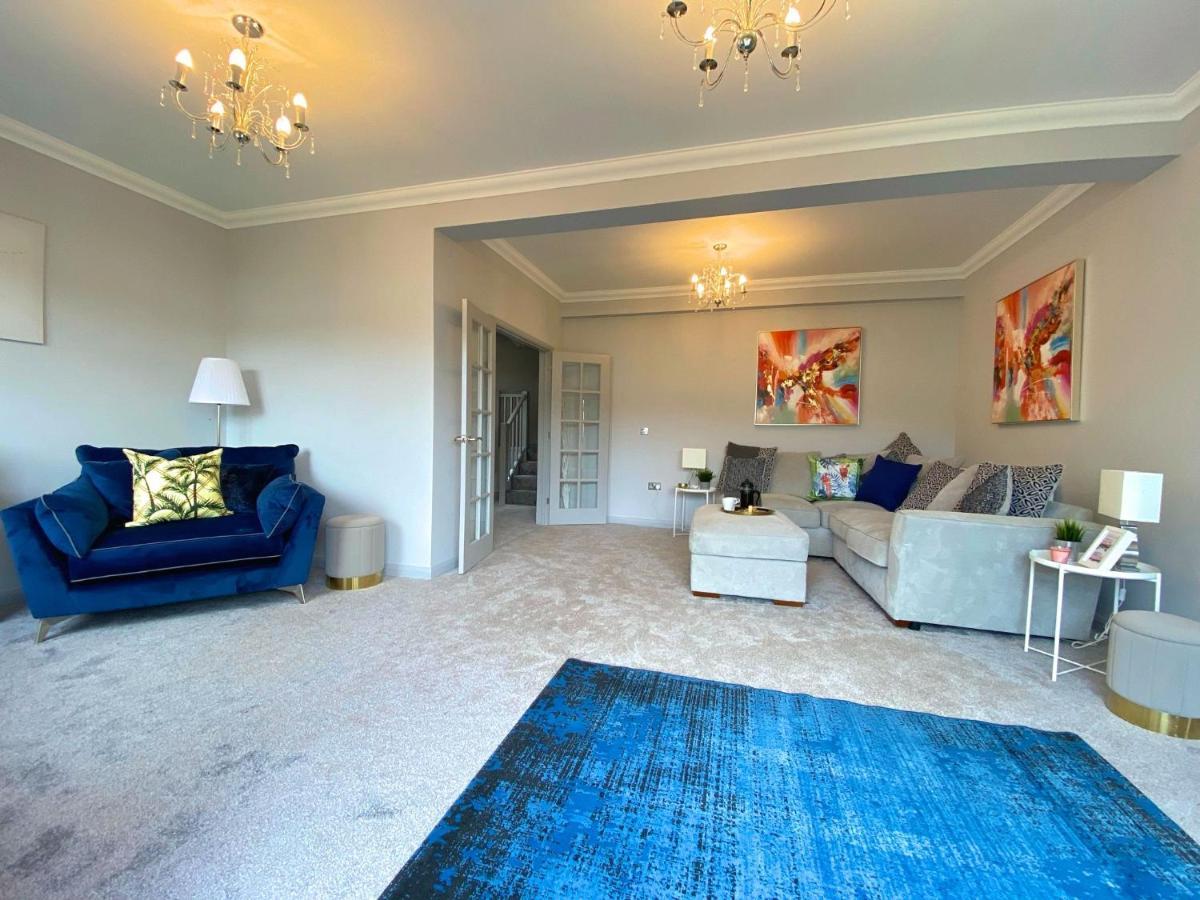 Beautiful Large 4 Bedroom House - 5 Minute Walk To The Beach! - Great Location - Garden - Parking - Fast Wifi - Smart Tv - Newly Decorated - Sleeps Up To 10! Close To & Poole & Sandbanks Ferienhaus Bournemouth